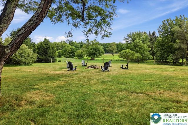 1553 Surrey Road, Bethlehem City, PA 18015