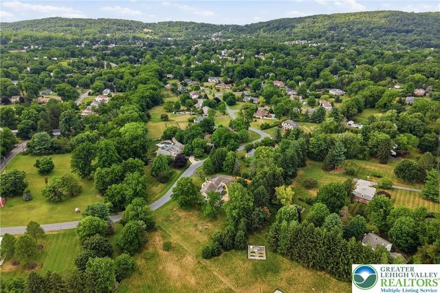1553 Surrey Road, Bethlehem City, PA 18015