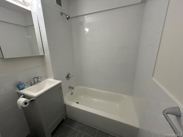 671 Bronx River Road 6G, Yonkers, NY 10704