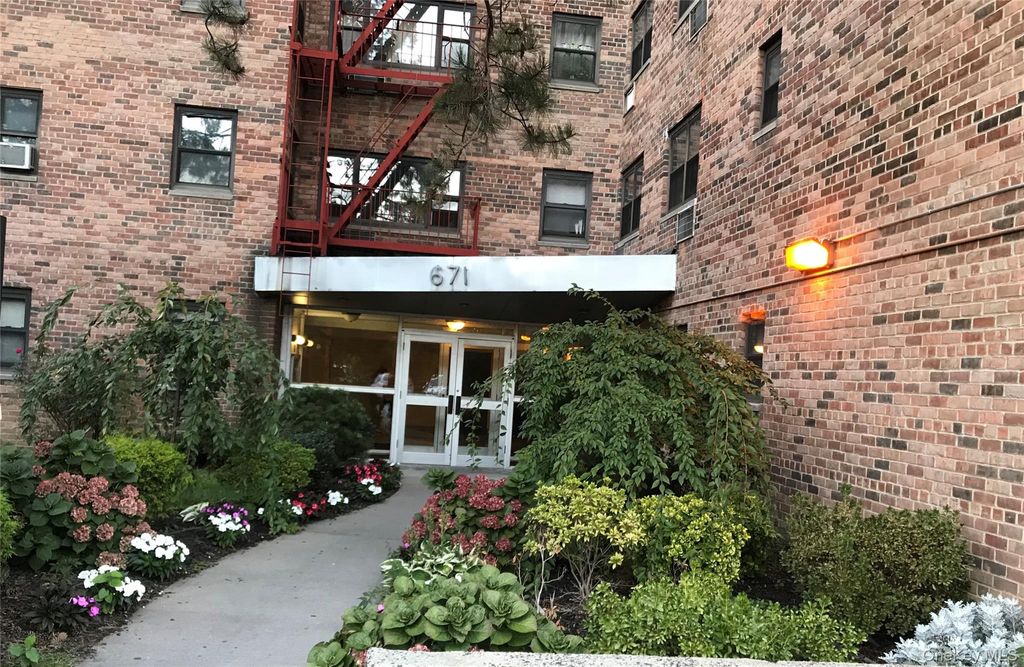 671 Bronx River Road 6G, Yonkers, NY 10704