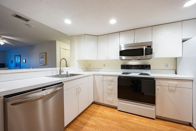 24 Weatherly Drive 1, Salem, MA 01970