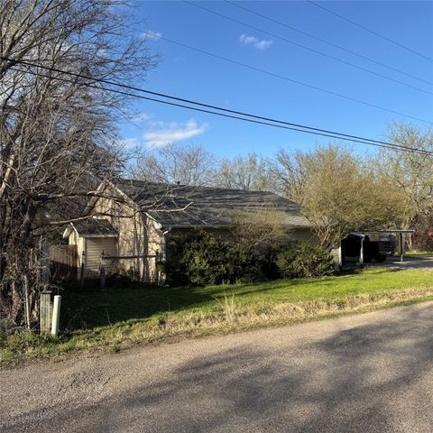 511 Rogers Road, Newark, TX 76071