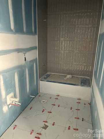 4020 Avalon Avenue, Charlotte, NC 28208