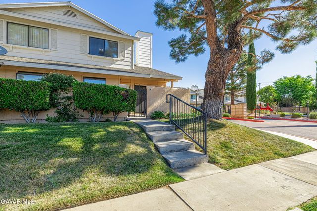 1105 Beechdale Drive Unit A, Palmdale, CA 93551