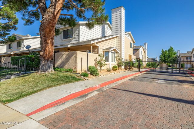 1105 Beechdale Drive Unit A, Palmdale, CA 93551