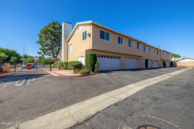 1105 Beechdale Drive Unit A, Palmdale, CA 93551