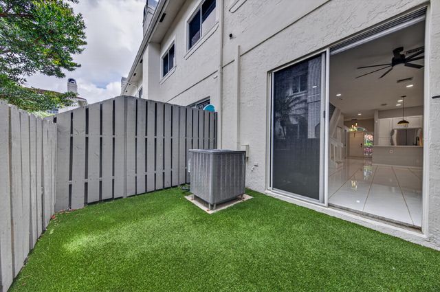835 NE 17th Way, Fort Lauderdale, FL 33304