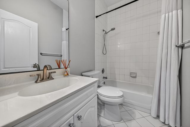 835 NE 17th Way, Fort Lauderdale, FL 33304