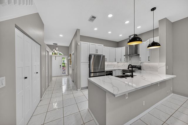 835 NE 17th Way, Fort Lauderdale, FL 33304
