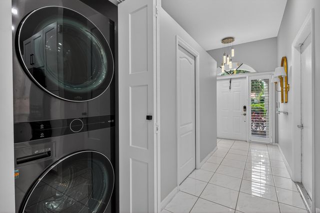 835 NE 17th Way, Fort Lauderdale, FL 33304