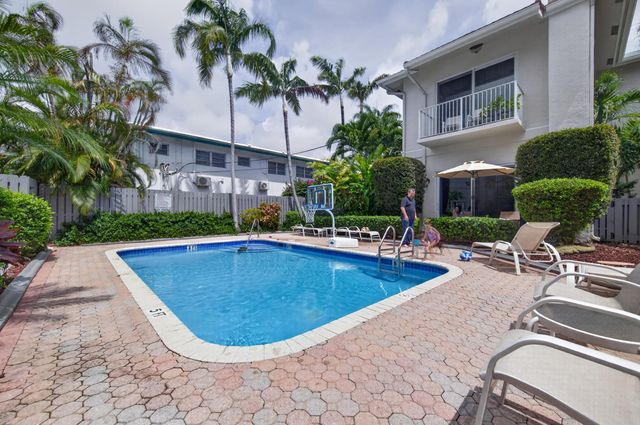 835 NE 17th Way, Fort Lauderdale, FL 33304