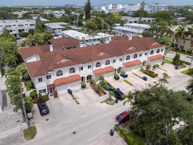 835 NE 17th Way, Fort Lauderdale, FL 33304