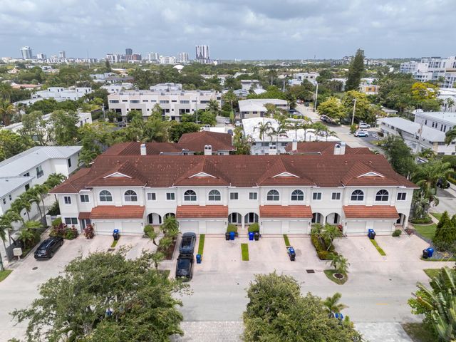835 NE 17th Way, Fort Lauderdale, FL 33304