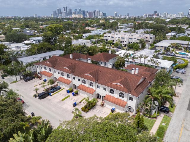 835 NE 17th Way, Fort Lauderdale, FL 33304