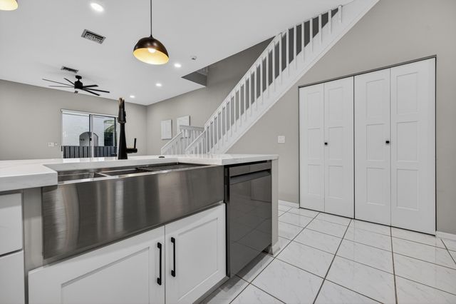 835 NE 17th Way, Fort Lauderdale, FL 33304