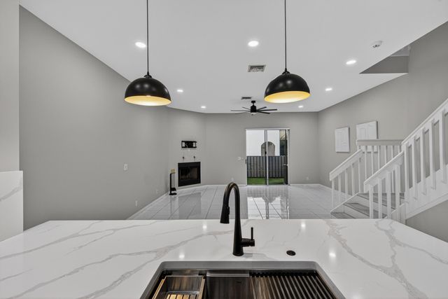 835 NE 17th Way, Fort Lauderdale, FL 33304