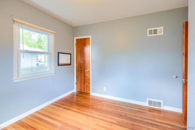 825 N Monroe Street, Lapeer, MI 48446