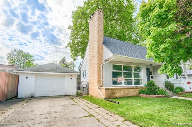 825 N Monroe Street, Lapeer, MI 48446