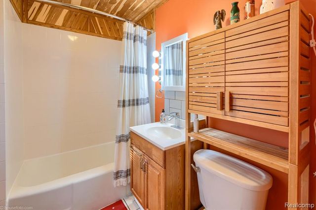 825 N Monroe Street, Lapeer, MI 48446