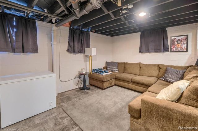 825 N Monroe Street, Lapeer, MI 48446