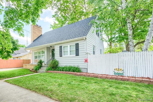 825 N Monroe Street, Lapeer, MI 48446