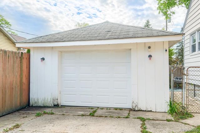 825 N Monroe Street, Lapeer, MI 48446