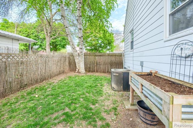 825 N Monroe Street, Lapeer, MI 48446