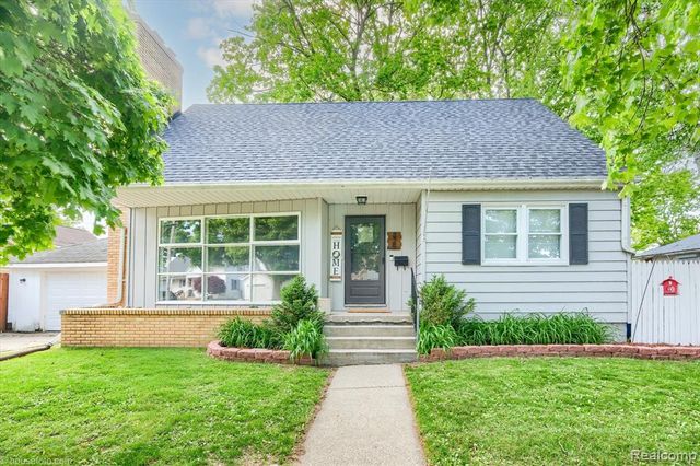 825 N Monroe Street, Lapeer, MI 48446