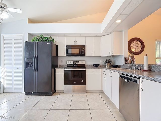 2001 Corona Del Sire DR, North Fort Myers, FL 33917