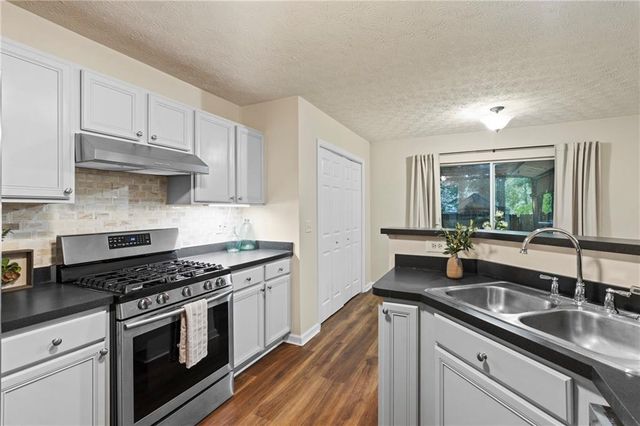 4458 High Gate Drive NW, Acworth, GA 30101