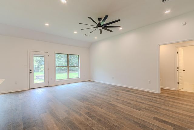 2011 Wildrose, Paragould, AR 72450