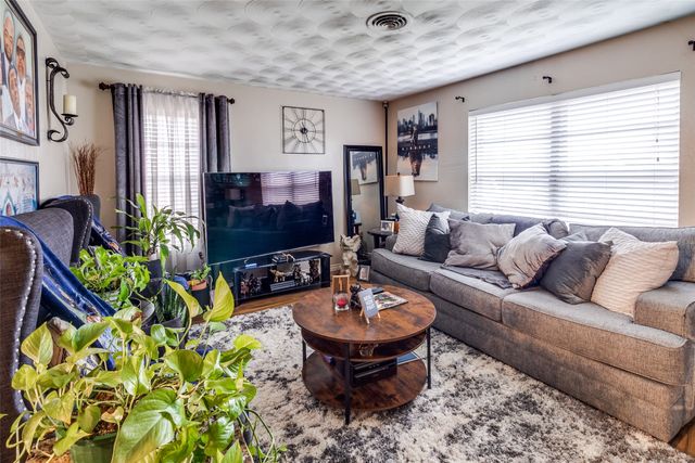 11315-11317 Lochwood Boulevard, Dallas, TX 75218