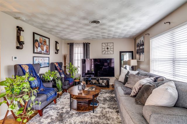 11315-11317 Lochwood Boulevard, Dallas, TX 75218