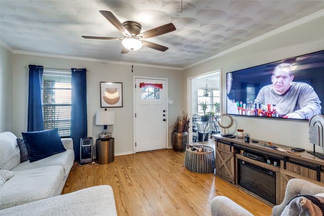 11315-11317 Lochwood Boulevard, Dallas, TX 75218