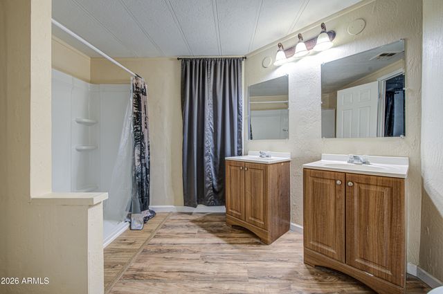 1770 N VALLEY Drive 18, Apache Junction, AZ 85120