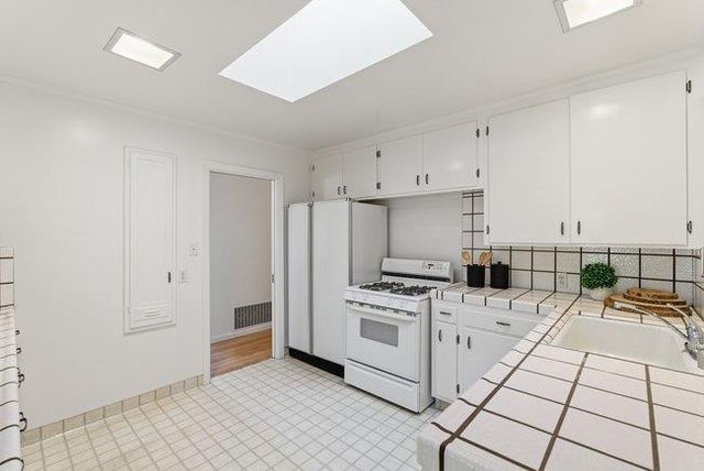 1244 Dewey Street, Redwood City, CA 94061