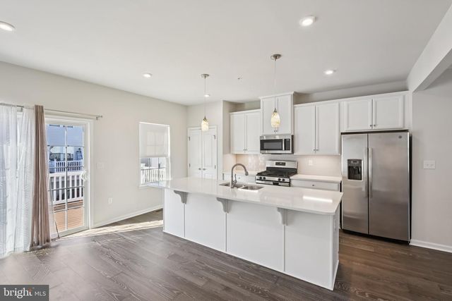 102 ALMOND DR, Lansdale, PA 19446