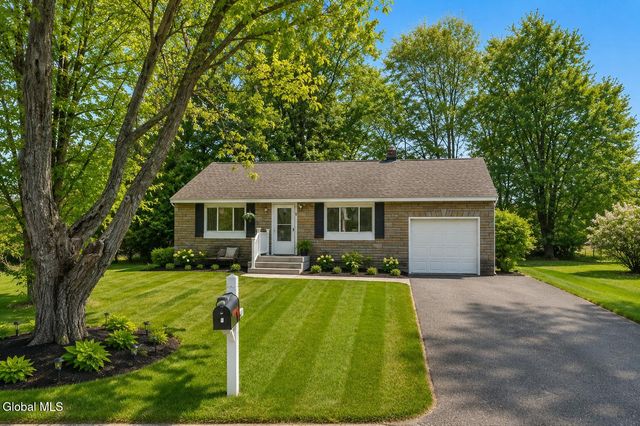 6 Tennessee Avenue, Colonie, NY 12205