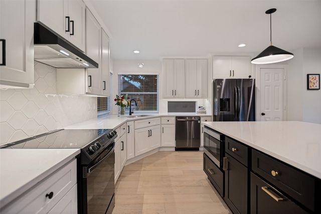 534 Post Oak Road, Grapevine, TX 76051