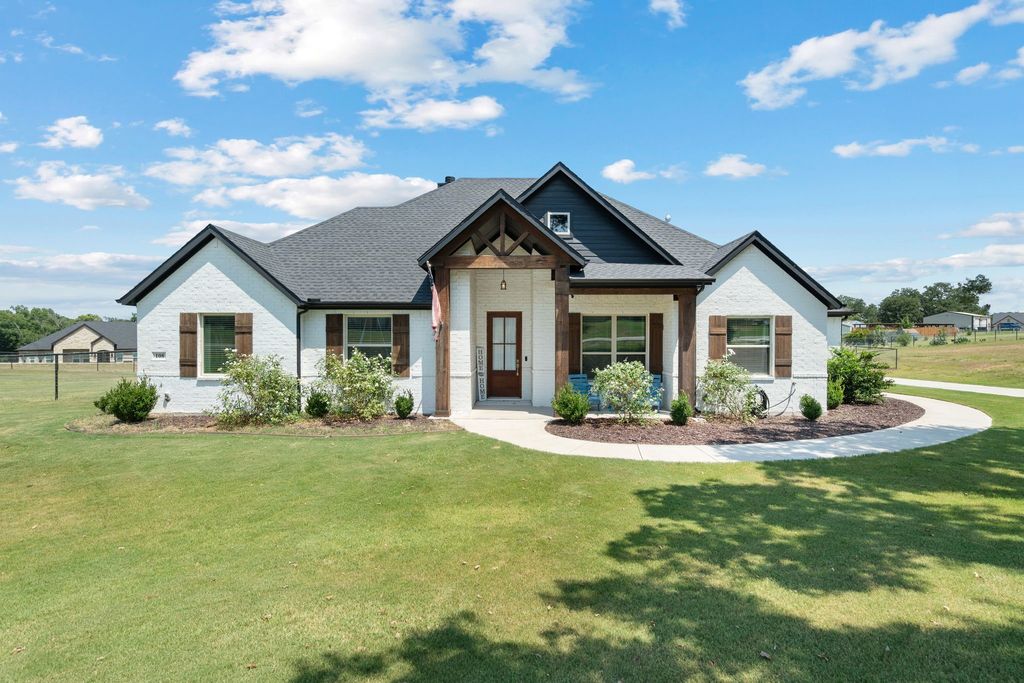 108 Creek Forest Road, Reno, TX 76020