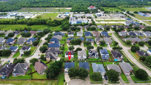 9002 Sundown Drive, Pearland, TX 77584