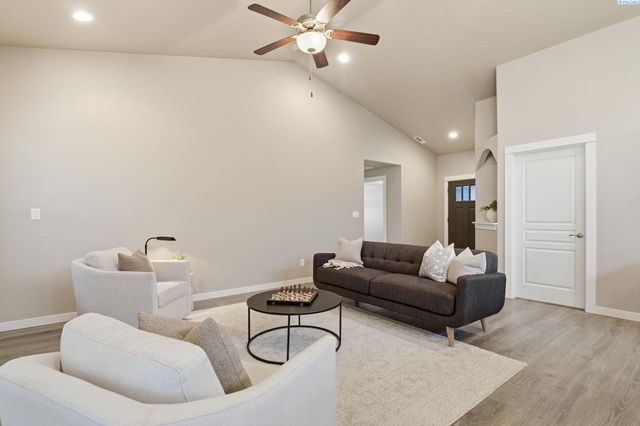 3910 Curtis Drive, West Richland, WA 99353