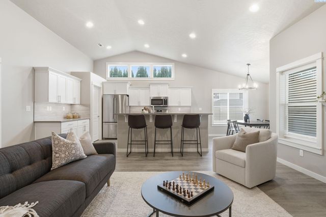 3910 Curtis Drive, West Richland, WA 99353