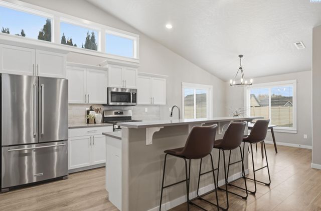 3910 Curtis Drive, West Richland, WA 99353