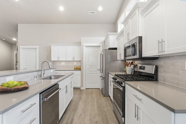 3910 Curtis Drive, West Richland, WA 99353