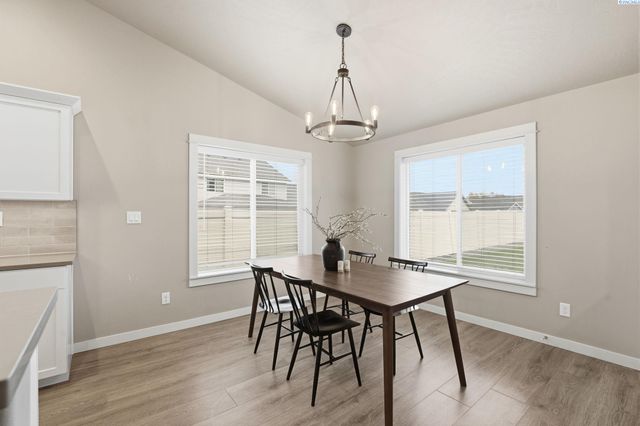 3910 Curtis Drive, West Richland, WA 99353