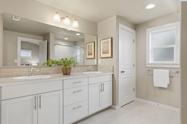 3910 Curtis Drive, West Richland, WA 99353