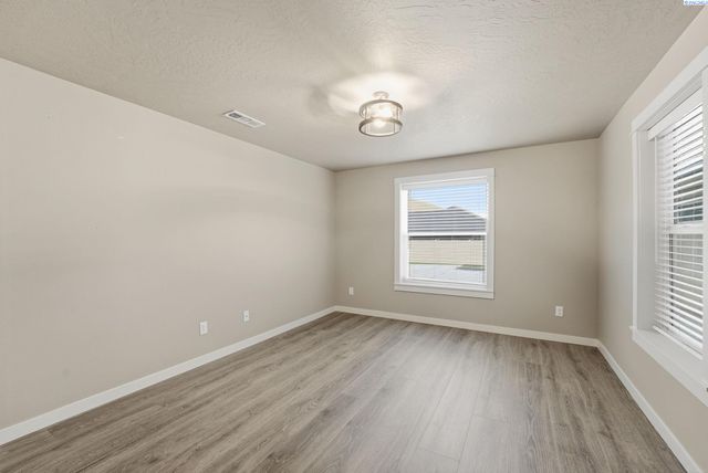 3910 Curtis Drive, West Richland, WA 99353