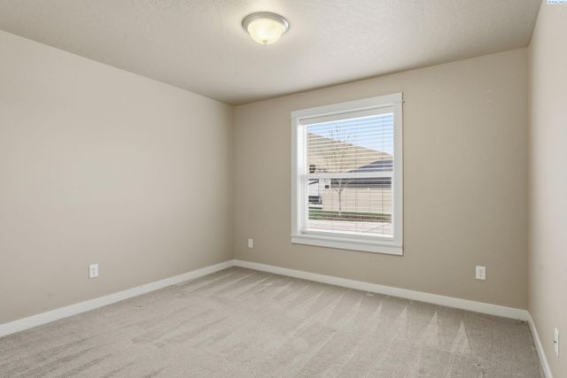 3910 Curtis Drive, West Richland, WA 99353