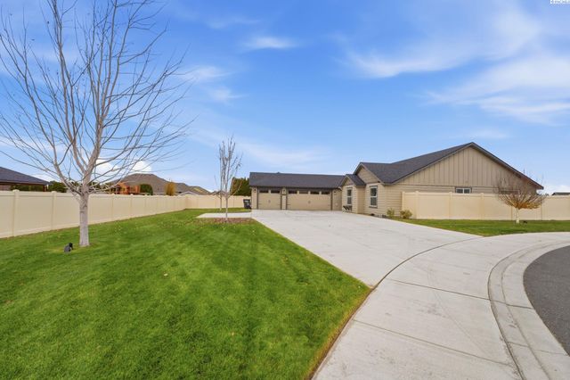 3910 Curtis Drive, West Richland, WA 99353